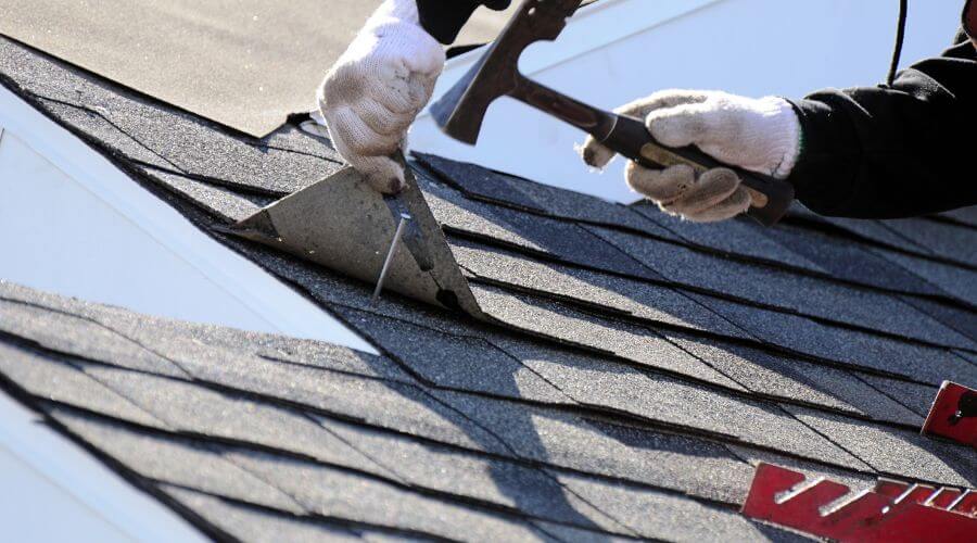 Professional gutter cleaning in Seymour, IA